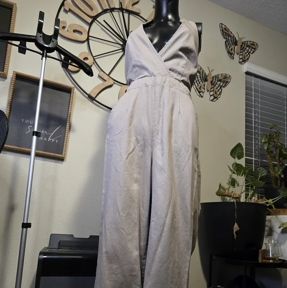 Forever 21 Backless Tie Jumpsuit | Size Small | Flowy Fit | Neutral Vibes - Picture 2 of 5